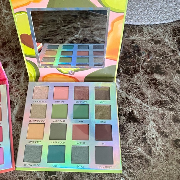 ✨Host Pick✨ BH Cosmetics Weekend Vibes Bundle - Picture 2 of 16